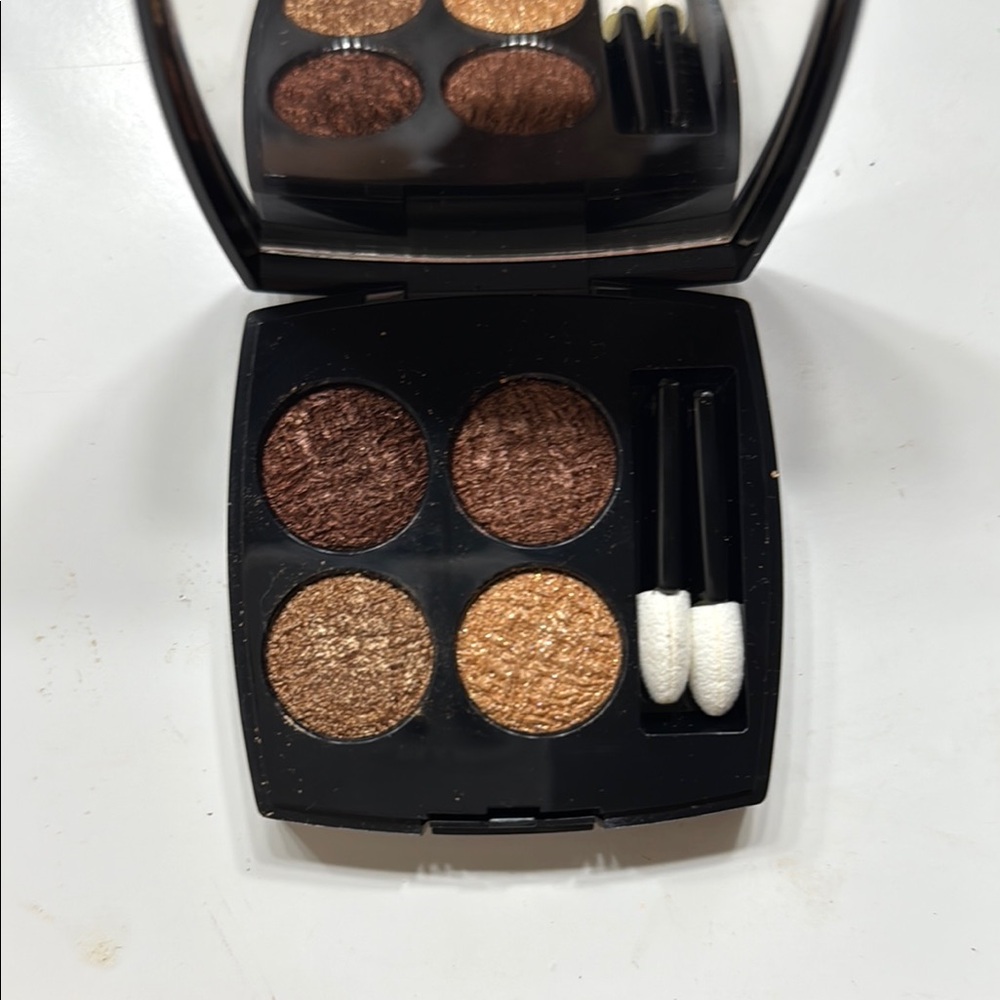 CHANEL Brown and Gold Eyeshadow Palette with Shimmery Finish